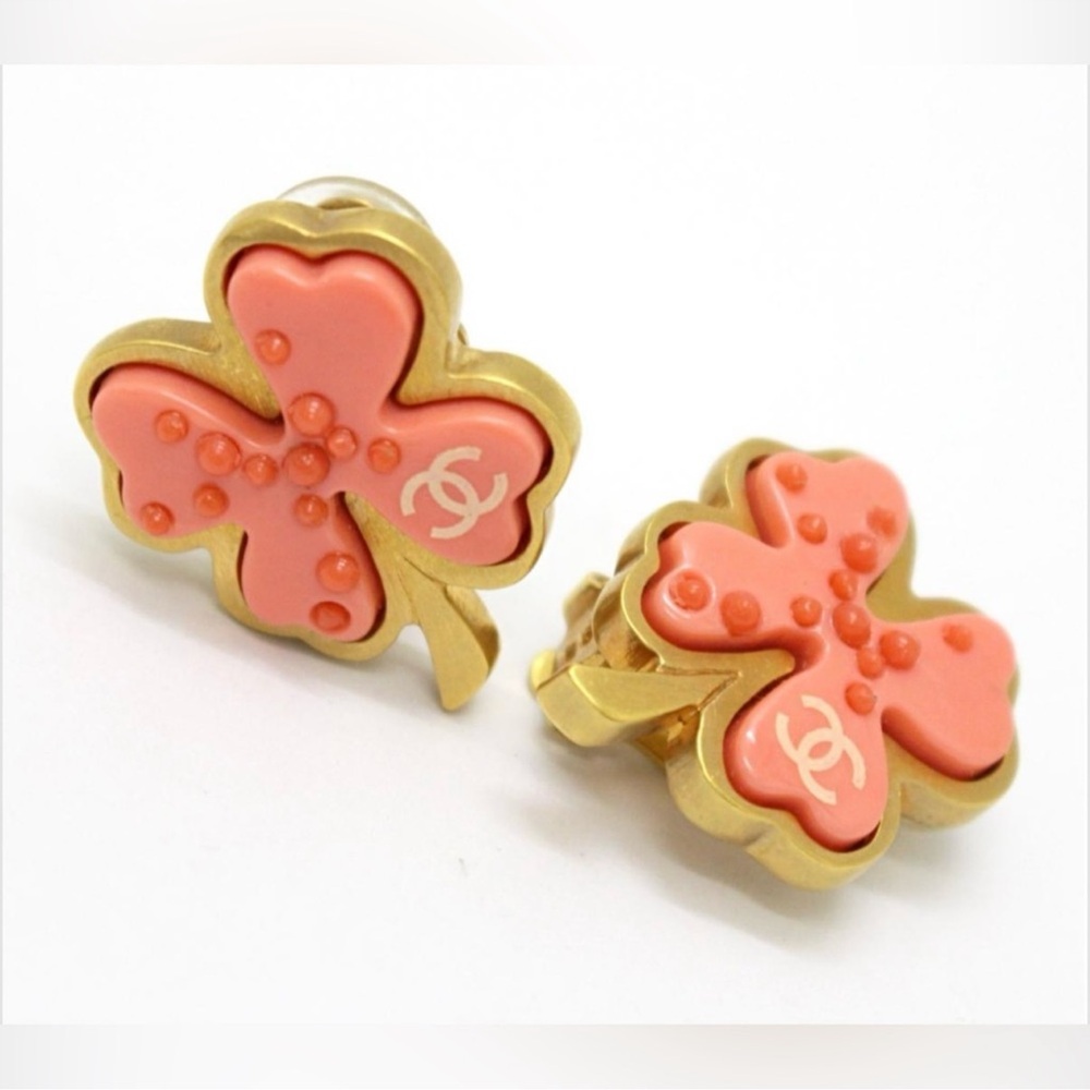 CHANEL CC Clover Clip On Earrings - Picture 4 of 12